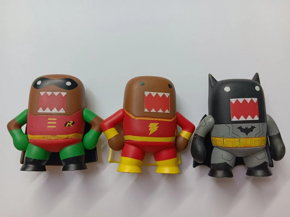 "Lote 3 figuras de vinilo Funko Mystery Mini DC Comics Domo Robin Batman Shazam 2,5""" Foto 2 de 4