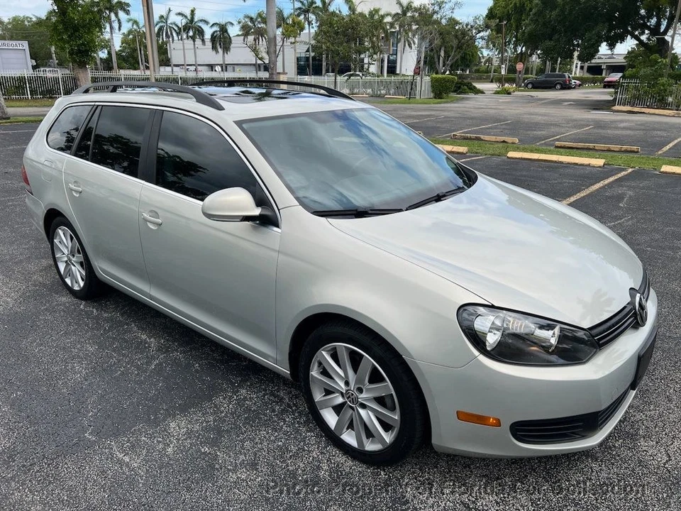 2011 Volkswagen Jetta SportWagen TDI Turbodiesel DSG Premium - Image 2 of 4