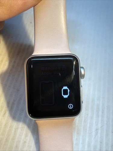 Apple Watch Series 3 GPS 38mm Aluminum Case Silver Sport Wristband - Photo 4 sur 7