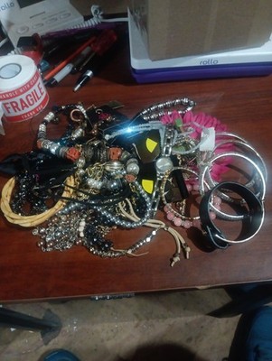 Women's Misc Fashion Jewerly Lot, Some Items Broken And TangleAnd Other Wearable