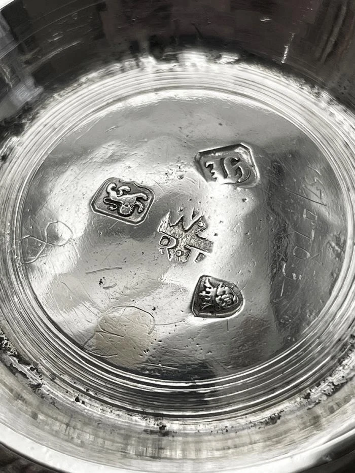 PEQUEÑA COPA PORRINGER PLATA GEORGE III LONDRES 1763 WILLIAM & ROBERT PEASTON Foto 4 de 4