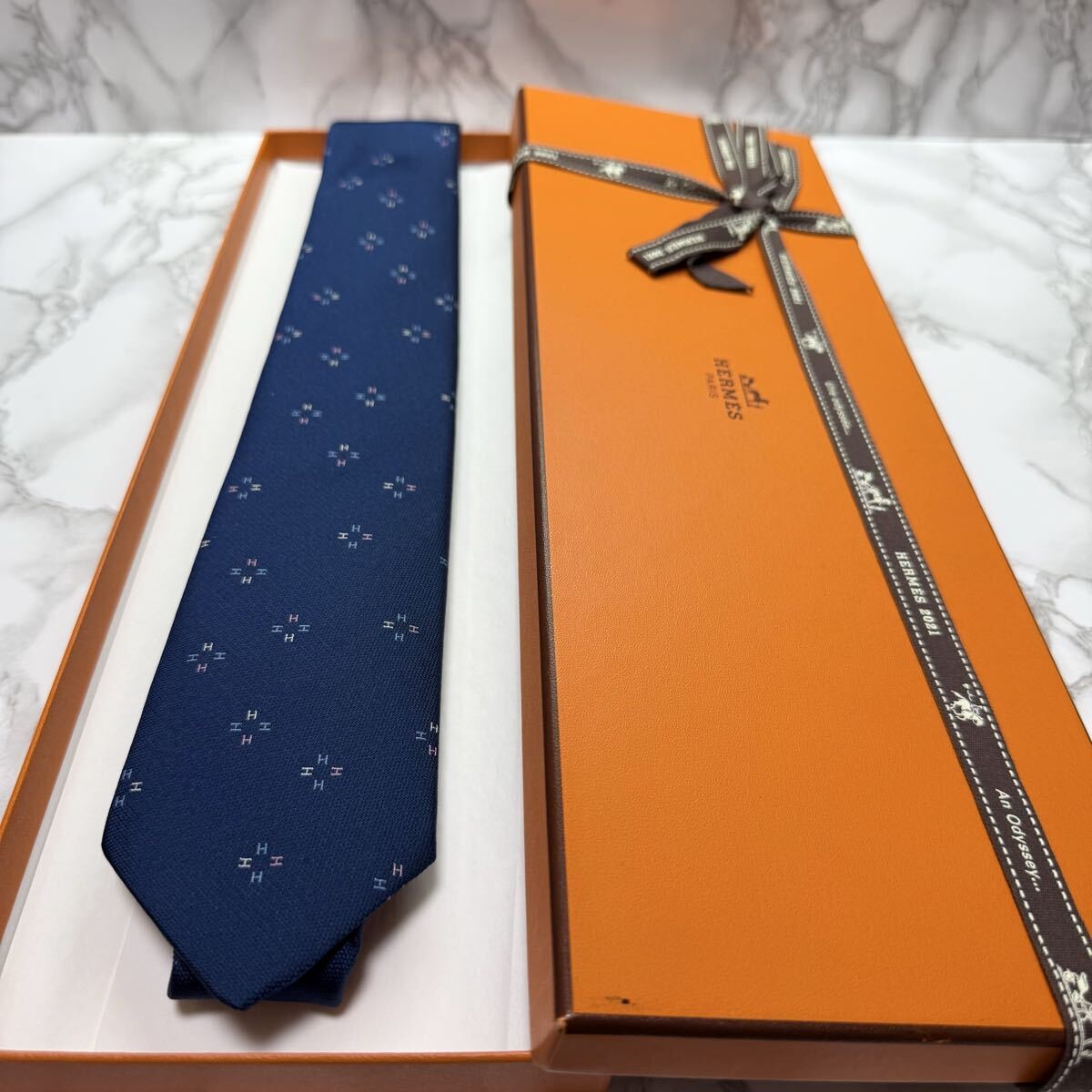 Excellent condition current model HERMES tie 100 … - image 2