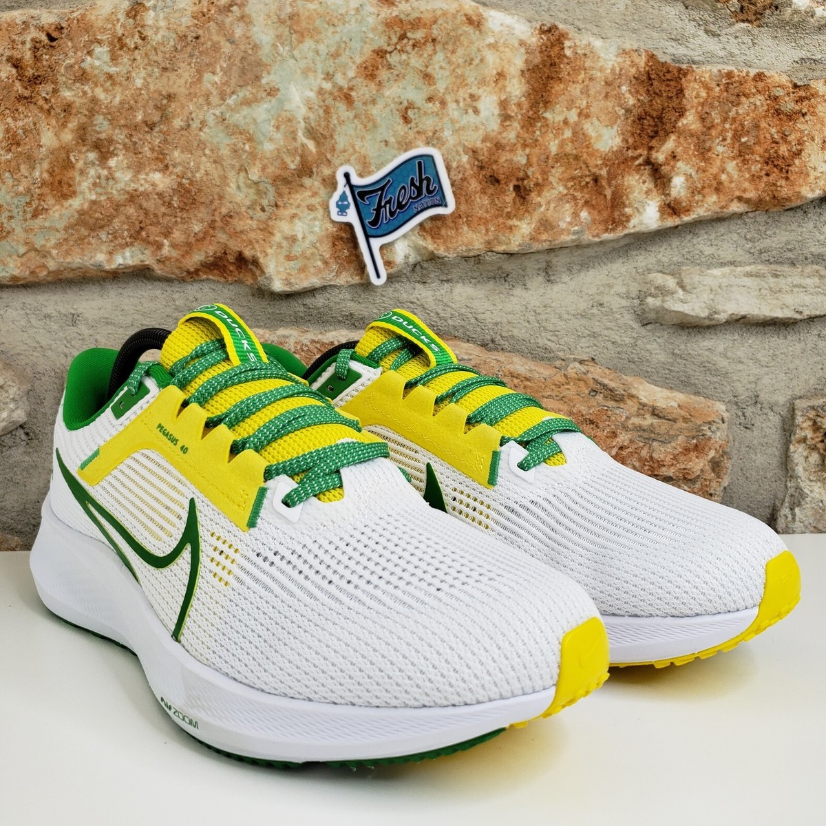 Nike Pegasus 40 Oregon Ducks- Brand New No Box Amazon.com | Nike Pegasus 40 (Oregon) Men main image 2