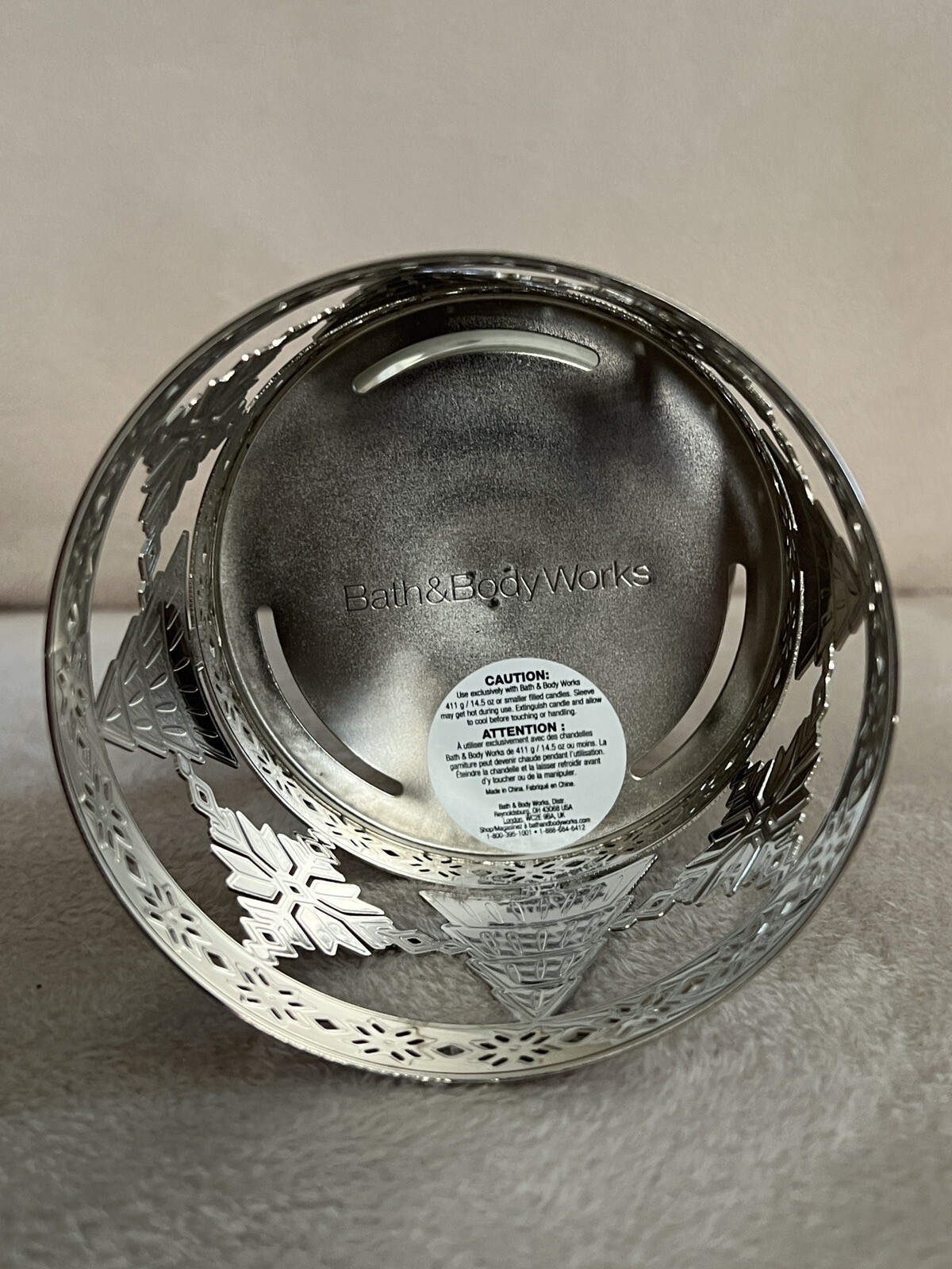 BATH & BODY WORKS CHRISTMAS TREE SNOWFLAKES PEDESTAL 3 WICK CANDLE