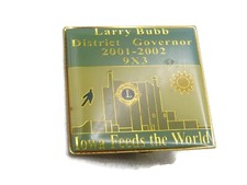 Lions Club 2001-2002 Pin Larry Bubb District Governor 9x3 Iowa