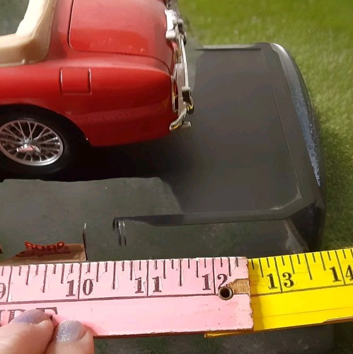 1958 Aston Martin DB 4-2 Mark III Road Signature Diecast Model 1:18 Scale - Picture 6 of 8