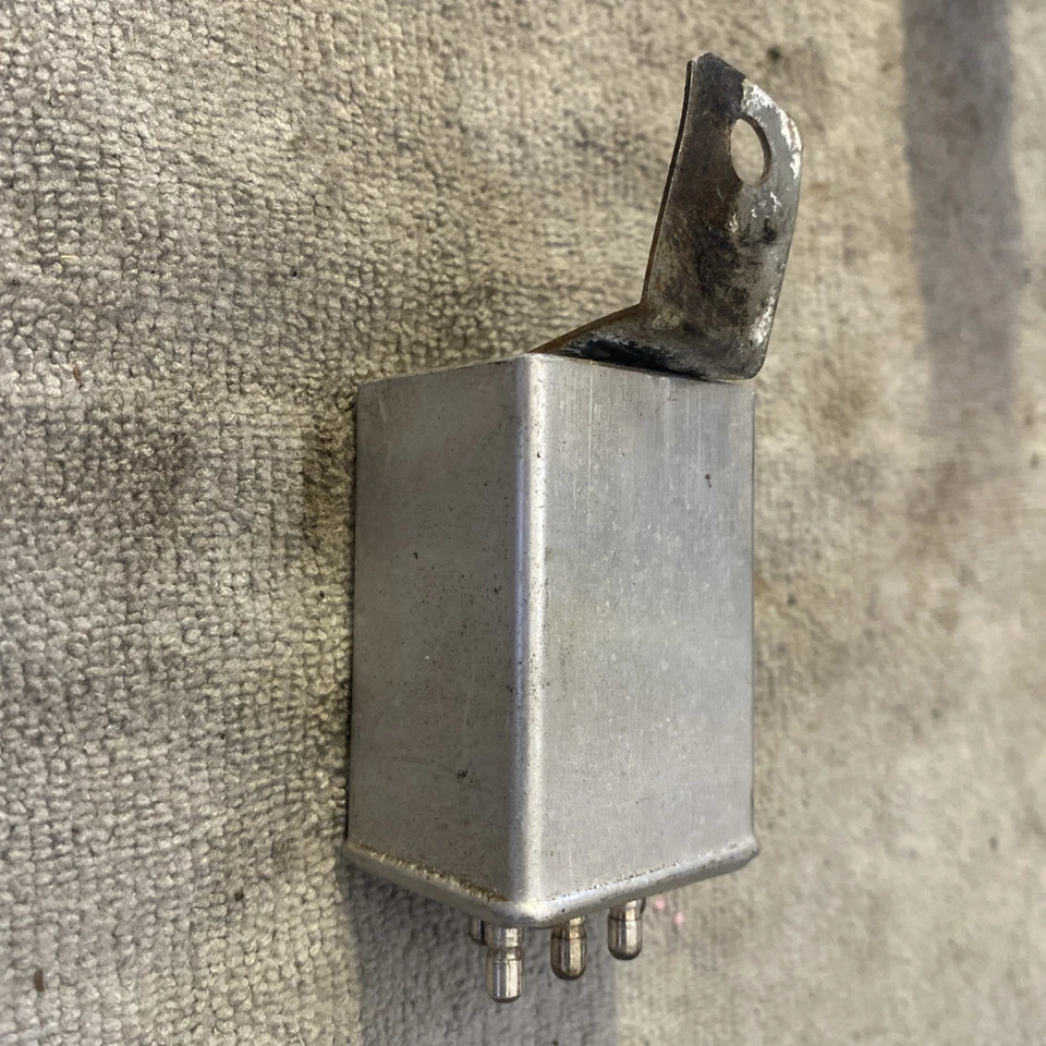 Relé descongelador trasero Mercedes Benz R107 C107 450SL 450SLC 1973-80 1078200010 Foto 4 de 4