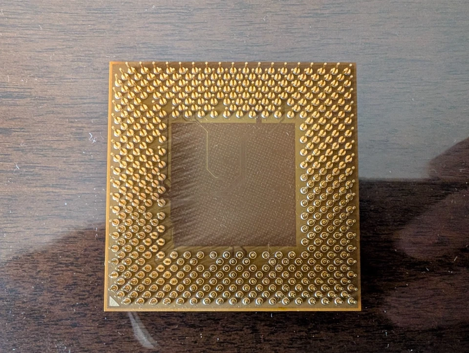 CPU AMD Athlon XP3000+ - AXDA3000DKV4D  - 2,167 Ghz - Socket A - Immagine 2 di 2