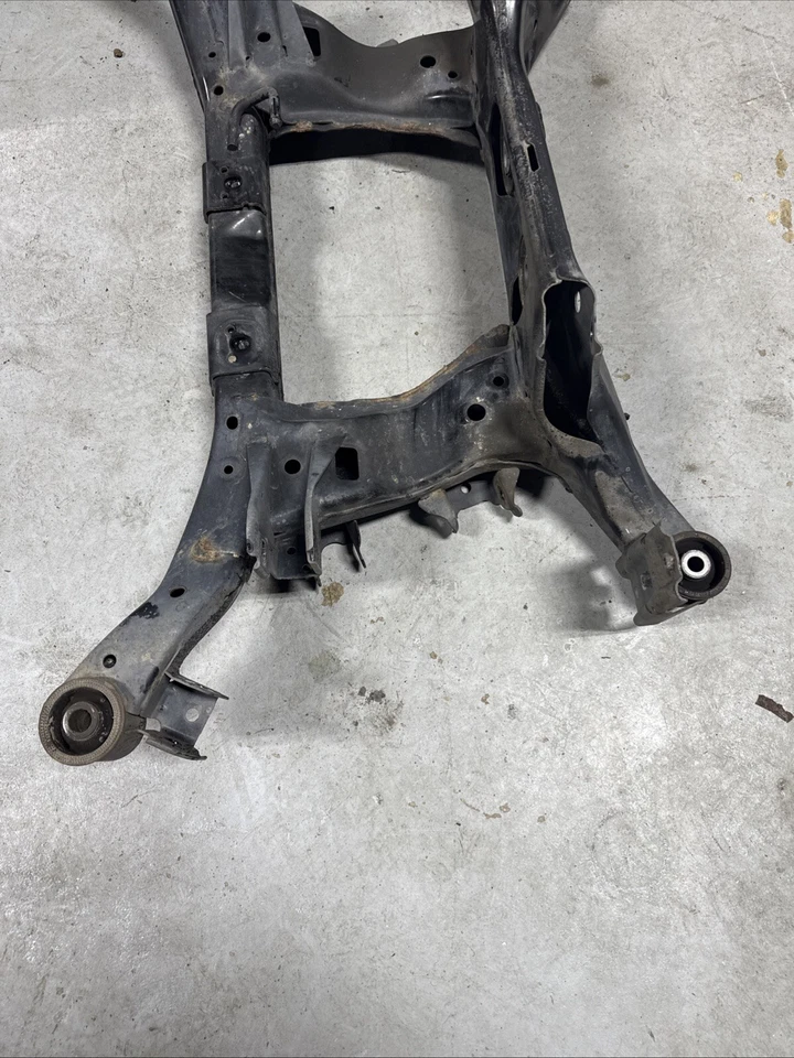 Subchasis de suspensión trasera Scion FRS Subaru BRZ 86 2013 OEM USADO Foto 3 de 4