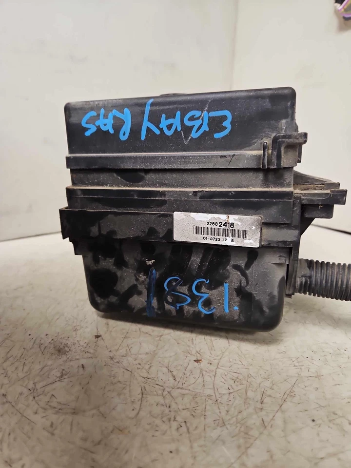 03-04 OLDSMOBILE ALERO Engine Fuse Box Circuit Connection Block W/Puller OEM - Image 3 of 4