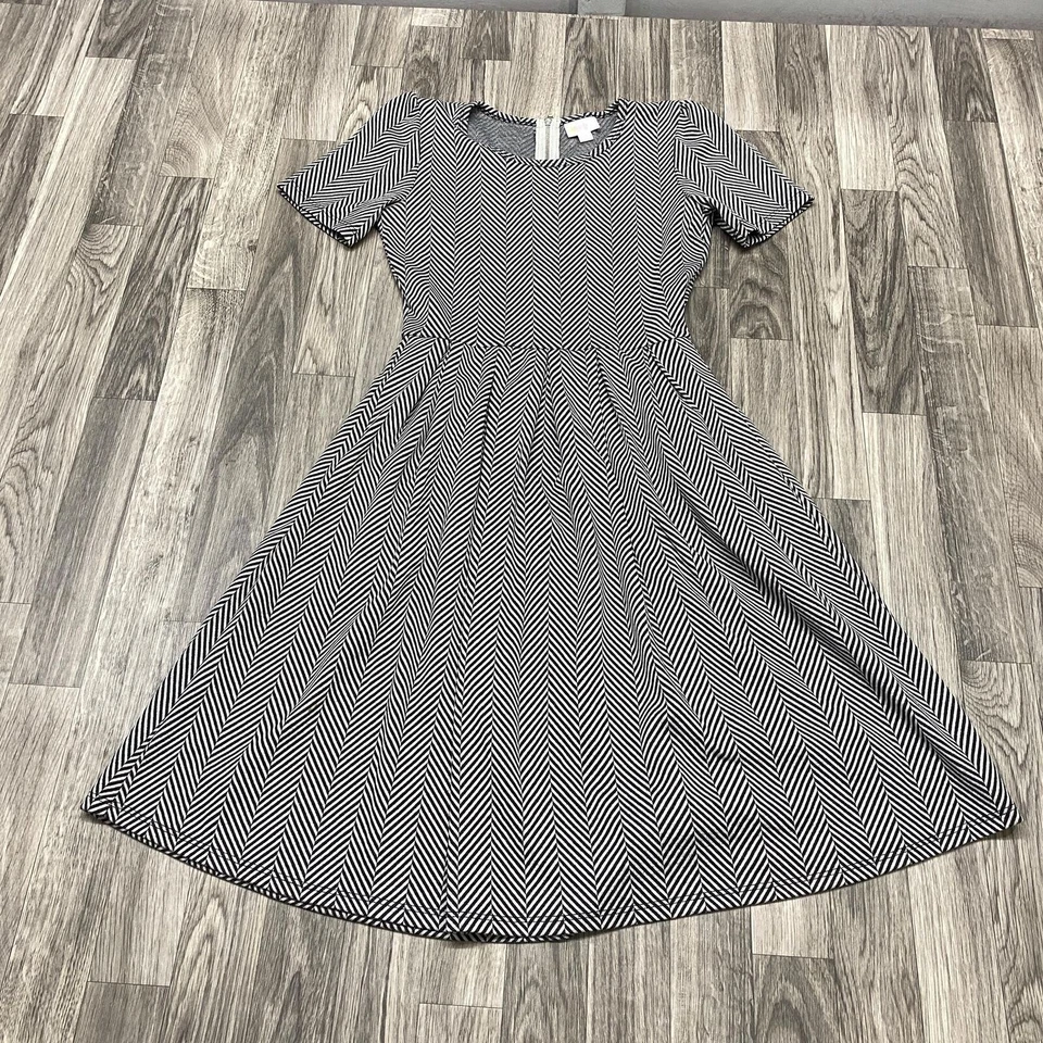 Vestido camisero plisado estampado negro/blanco cuello redondo LULAROE para mujer talla mediana Foto 4 de 4