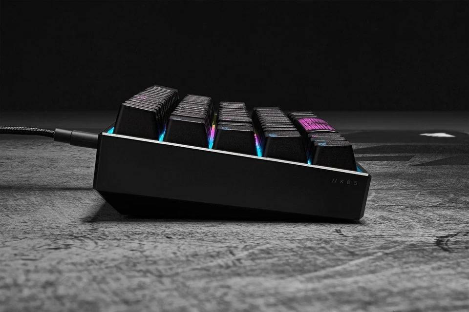 Corsair K65 RGB MINI 60% Mechanische Gaming-Tastatur MX SPEED QWERTZ, Schwarz - Bild 2 von 4