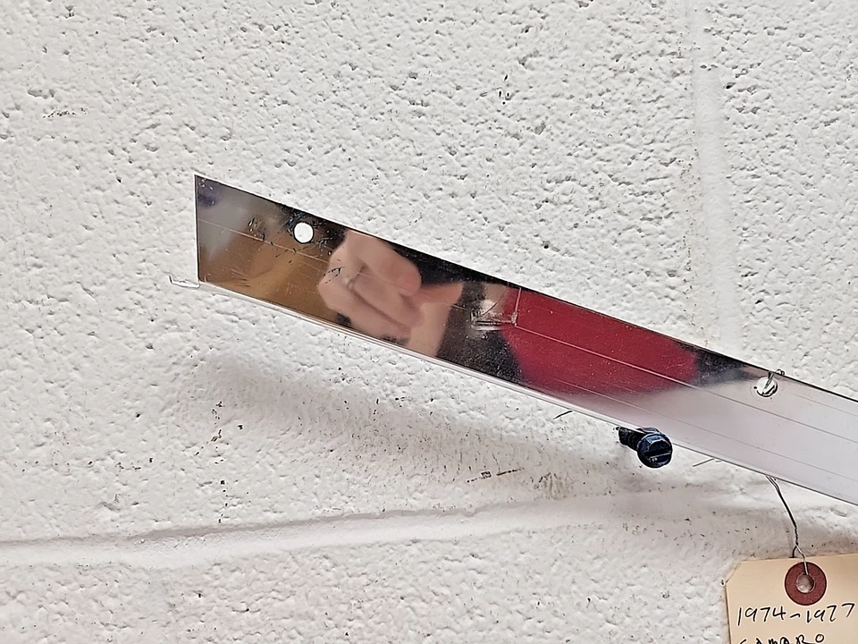 NOS 原始设备制造商通用前接头下装饰 6260912 1974 - 1977 雪佛兰科迈罗 (Bin81) — 第 3/4 张图片