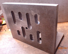 LOT RM72K: MACHINIST ANGLE PLATE WITH WEBBING...