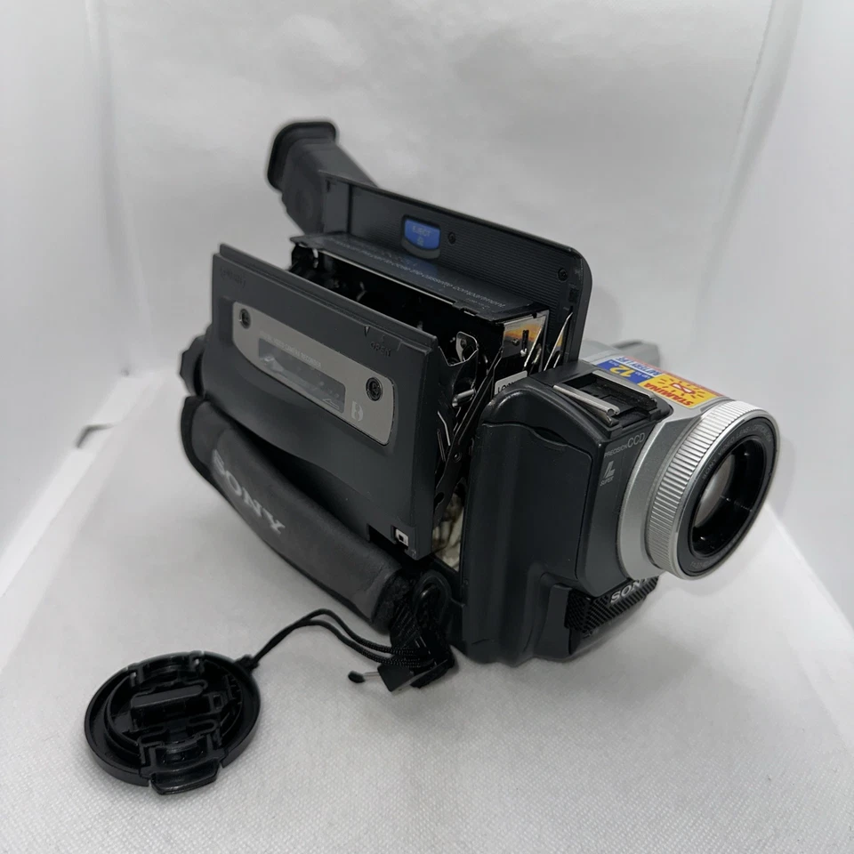 Sony Camcorder DCR-TRV120E PAL Digital 8, Hi 8, Video 8 Charger 2 x Batteries - Image 3 of 4