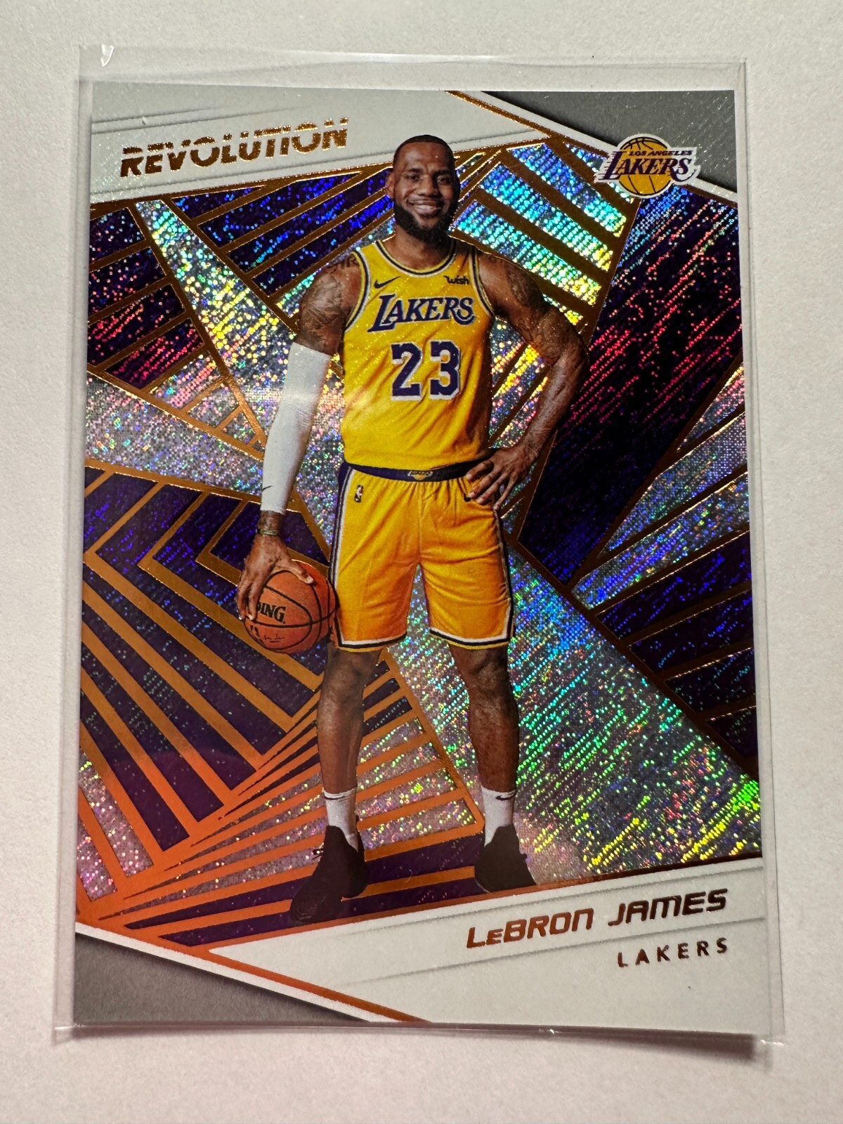K51,302 - 2018-19 Panini Revolution #40 LeBron James