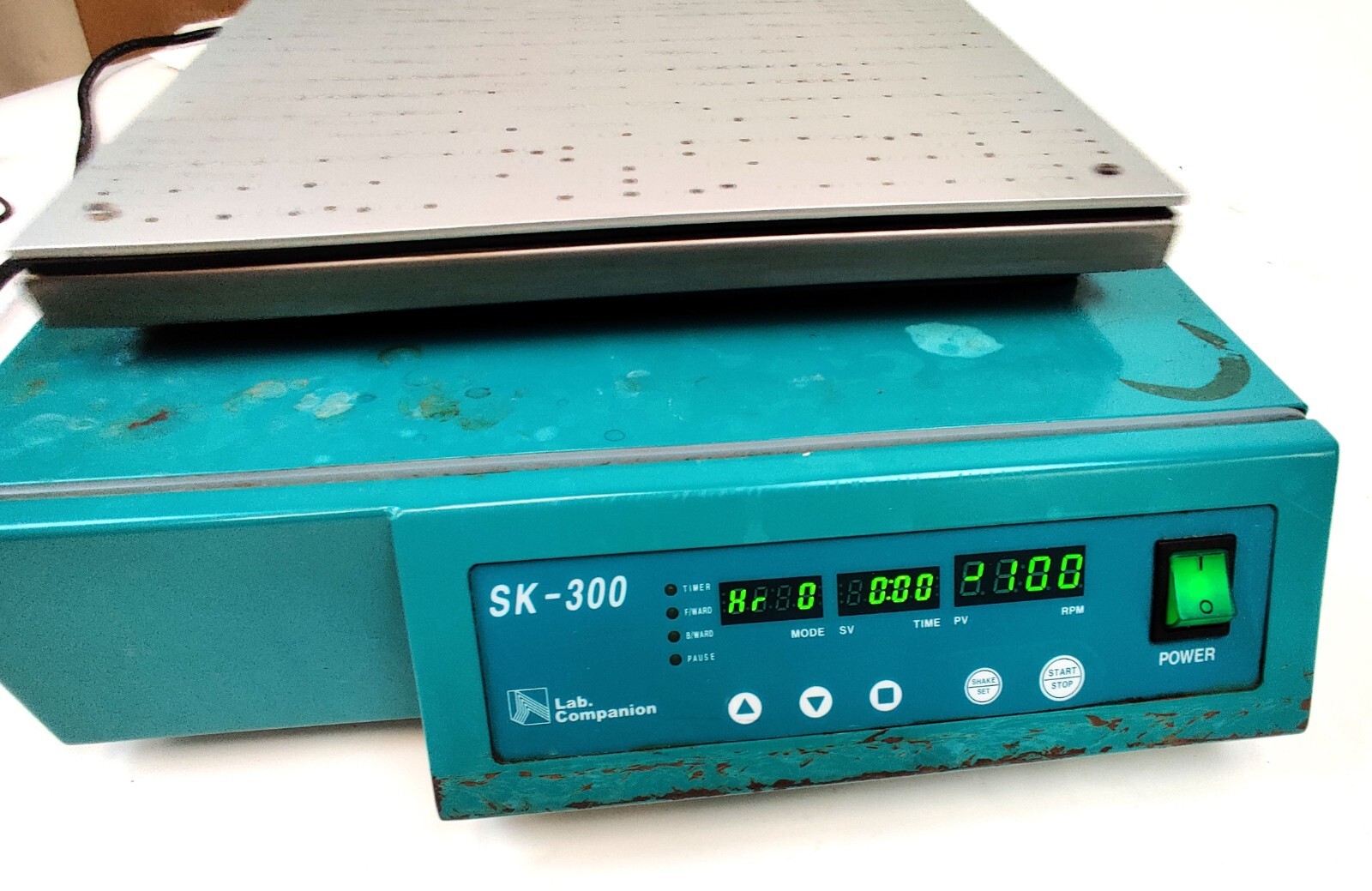 Lab Companion SK300 Dual Action Benchtop Shaker 300RPM 40°C 350x350mm