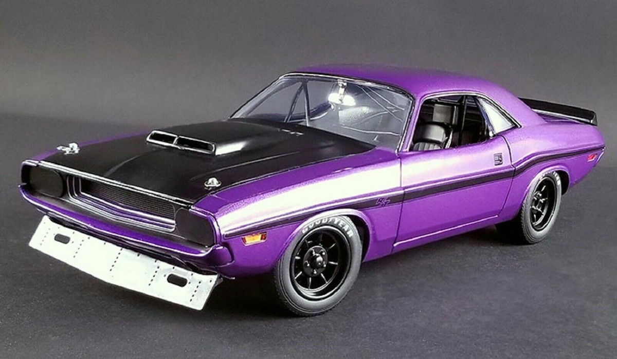 ミニカー 1/18 1970 Dodge Challenger R/T Amazon.com: Dodge 1970 Challenger R/T 