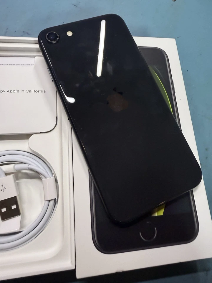 RARE IPhone SE 2020 Unlocked IOS 14.7.2 - can Be Jailbroken- Ships Fast 🚀 - Image 2 of 4