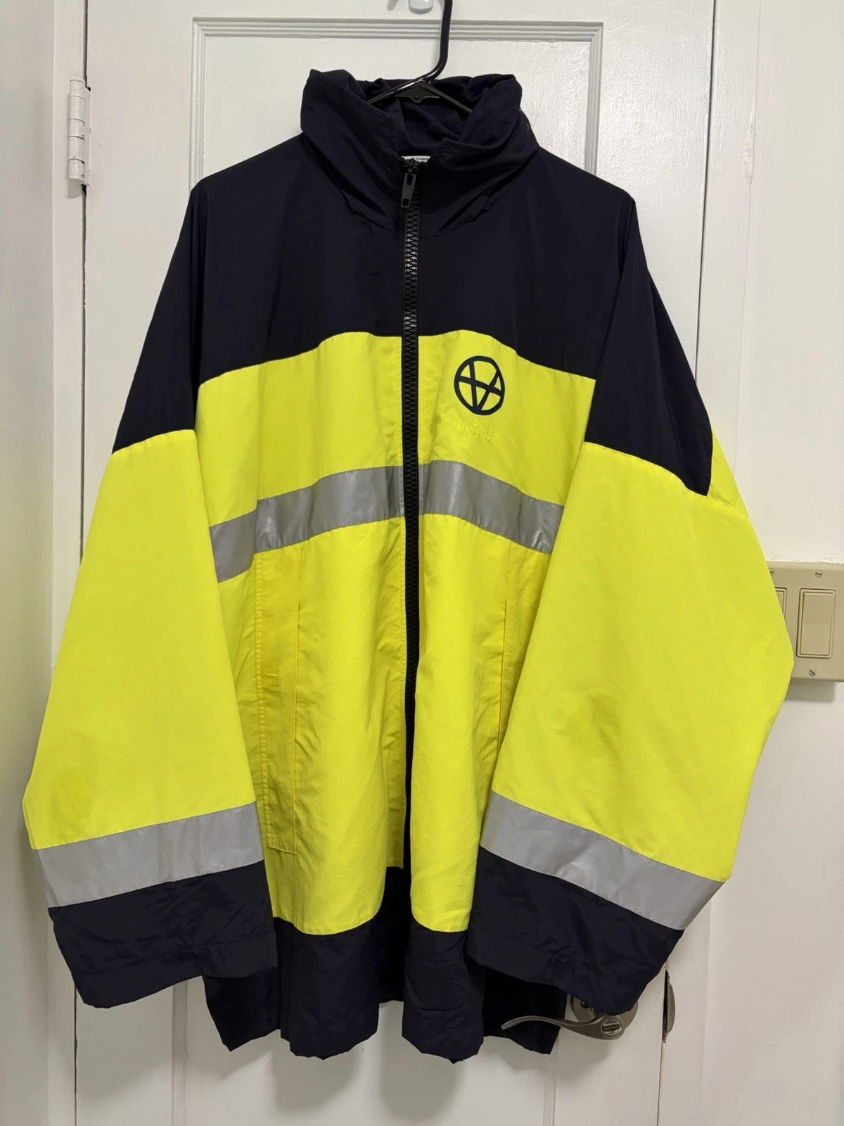 Vetements F/W19 Hi-Vis Anarchy Reflective Parka image 2