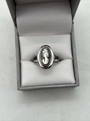 Vintage Sarah Coventry Mother of Pearl Sterling Silver Cameo Ring Size 6.5