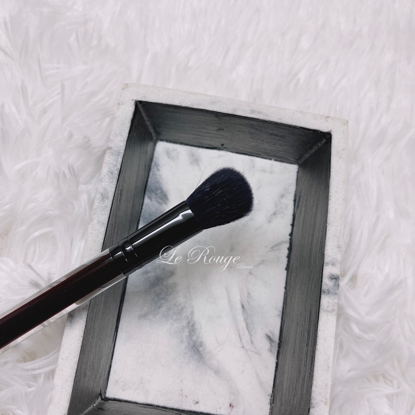 Kevyn Aucoin Beauty Neo Contour / Highlighter / Eyeshadow Blending Brush