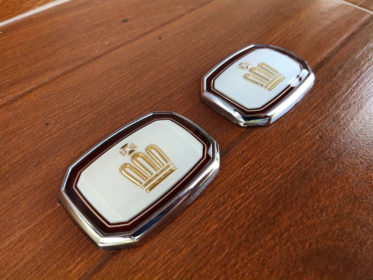 TOYOTA CROWN S140 SIDE ROOF PILLAR EMBLEM LOGO BADGE 1991