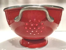 VTG. HEAVY DUTY 10" RED ENAMELED METAL FOOTED COLANDER HANDLED STRAINER