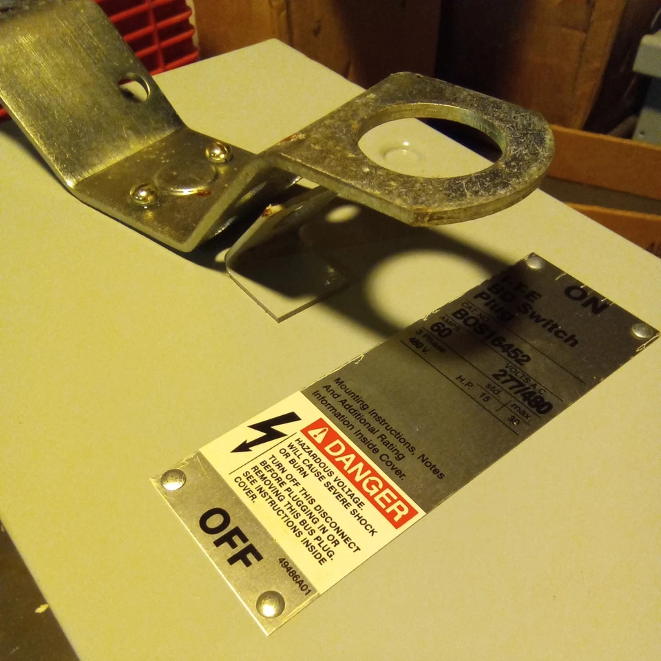 ITE SIEMENS BOS16452 ,BUSWAY SWITCH BUS PLUG, 60A/600VA/ 3P4W /FUSIBLE(3CCR44 - Image 3 of 4