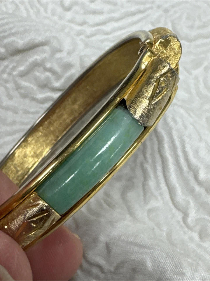 Pulsera con bisagras inserciones JADE verde - brazalete chapado en oro grabado con cadena de seguridad Foto 4 de 4