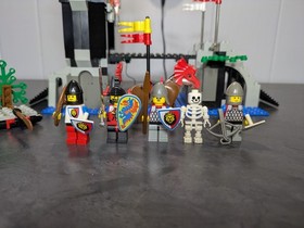 LEGO Royal Drawbridge 6078 Castle Royal Knights (100%) Complete Set Minifigures