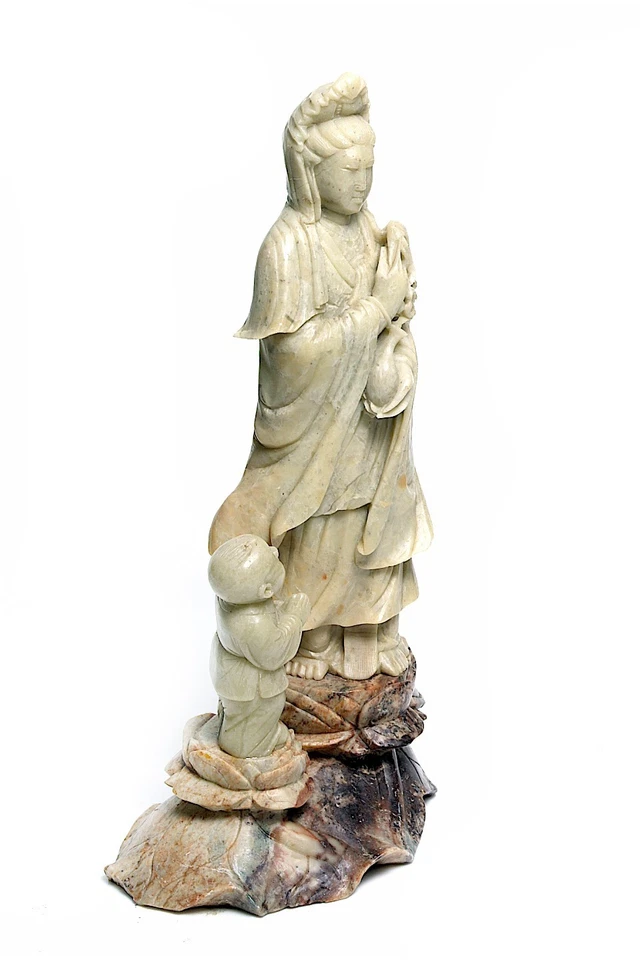 FIGURA DE PIE GUAN YIN DE PIEDRA DE JABÓN ORIENTAL TALLADA A MANO DE COLECCIÓN. Foto 2 de 4