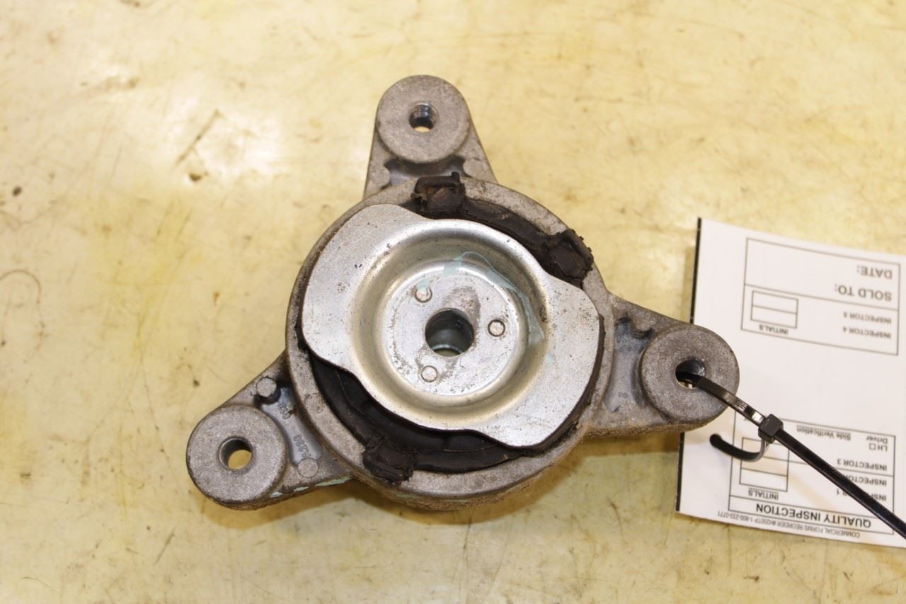 14-220 Maserati Ghibli S Q4 3.0L Transmission Gearbox Support Bracket Insulator