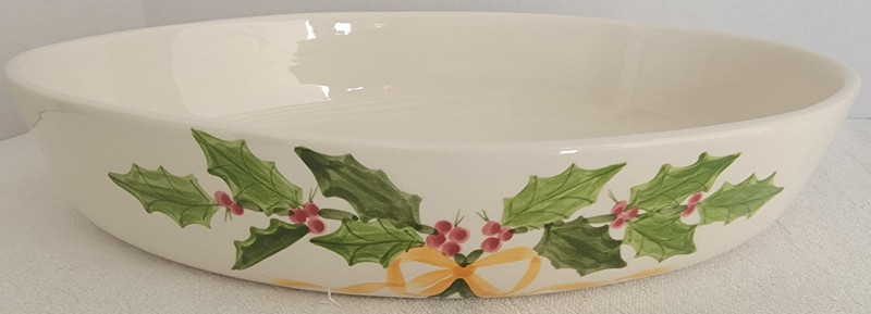 VINTAGE 1971 LOS ANGELES POTTERIES OVAL HOLLY CHRISTMAS CASSAROLE 16"