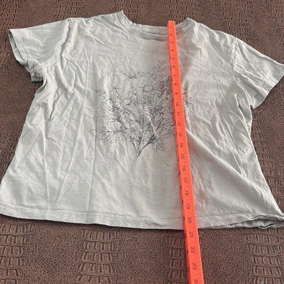 Camiseta Doe Verde Manga Corta Floral Cuello Redondo Talla Mediana Foto 3 de 4