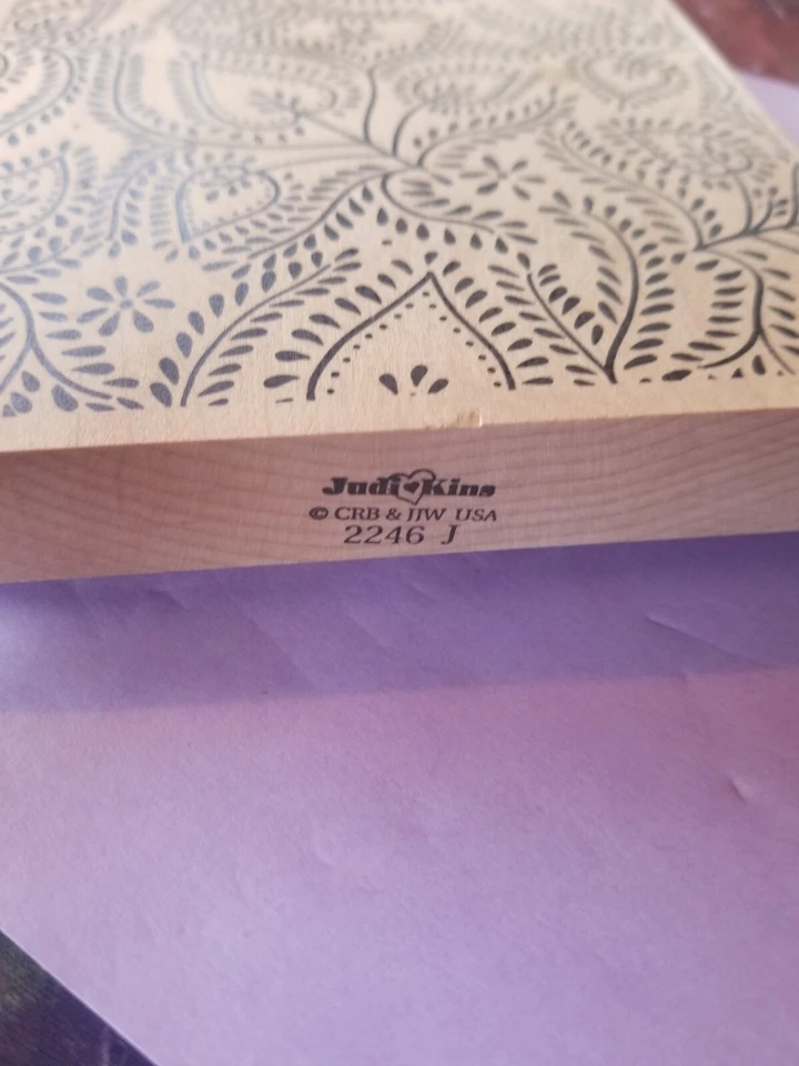 Carimbo JudiKins 2246J fundo floral borracha montado em madeira - Imagem 3 de 3