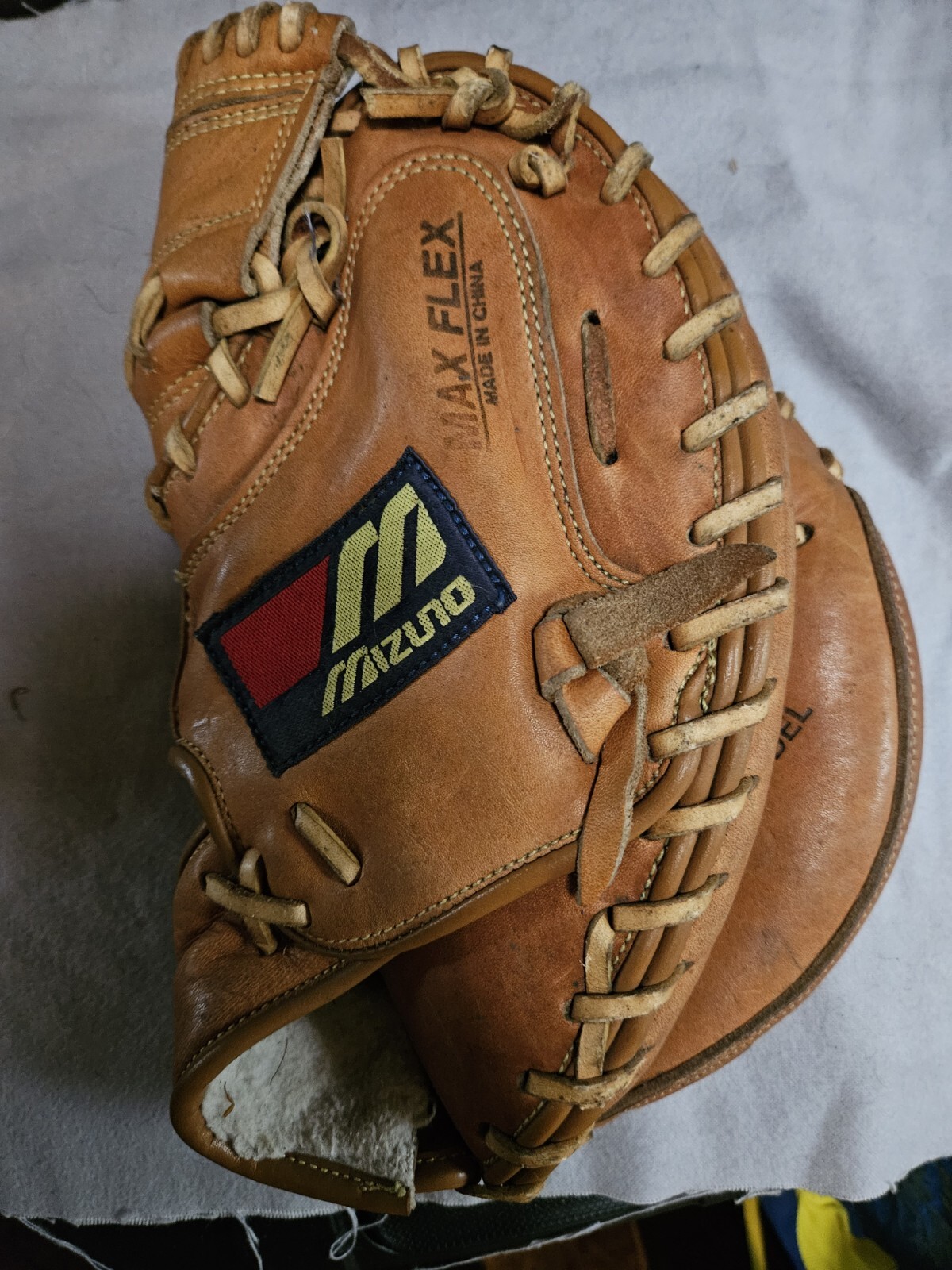 Mizuno MZC1050 Super Flex Leather Baseball Catchers Mitt Glove LHT