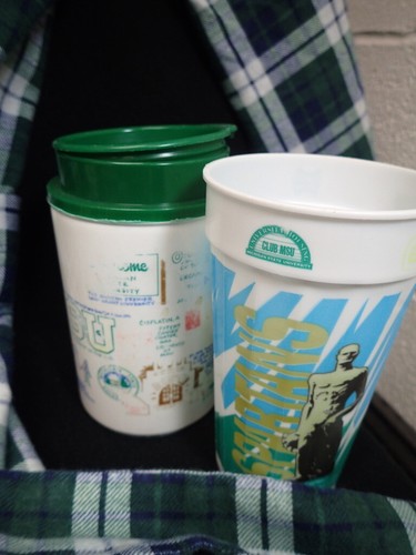 lot of vintage MSU Spartans Fan Gear & Memorabilia Bath Robe Scarfs Tie Mugs Cup - Picture 5 of 9