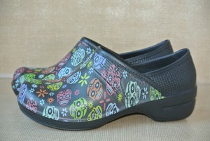 skull clogs women's