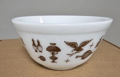 Vintage Pyrex 403 Early American Brown Eagle Mixing Bowl 2.5 Qt Milk Glass