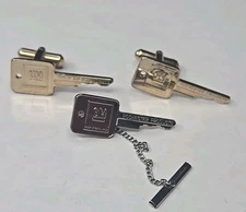 Vintag GM General Motors Key Cuff Links & Tie Tac Rochester Products 70s Style