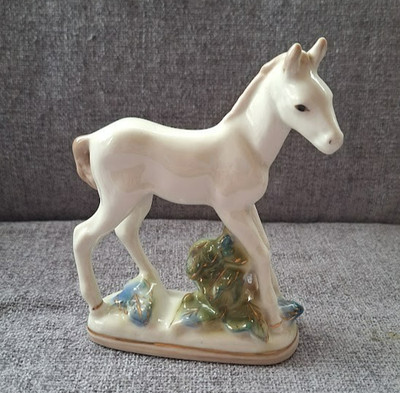 Selten.Vintage.Keramik weißes Fohlen Pferd Figur.Wahrscheinlich japanisch,AUSLAND.Glasiert