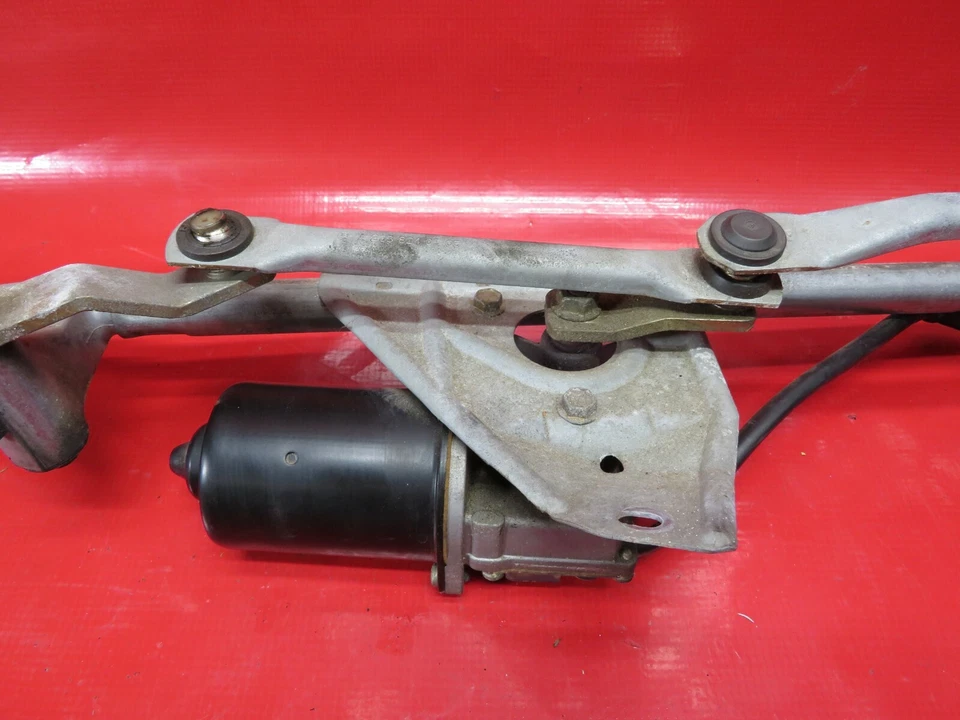 Mercedes Benz C32 AMG 2002 limpiaparabrisas delantero motor y acoplamiento Foto 2 de 4