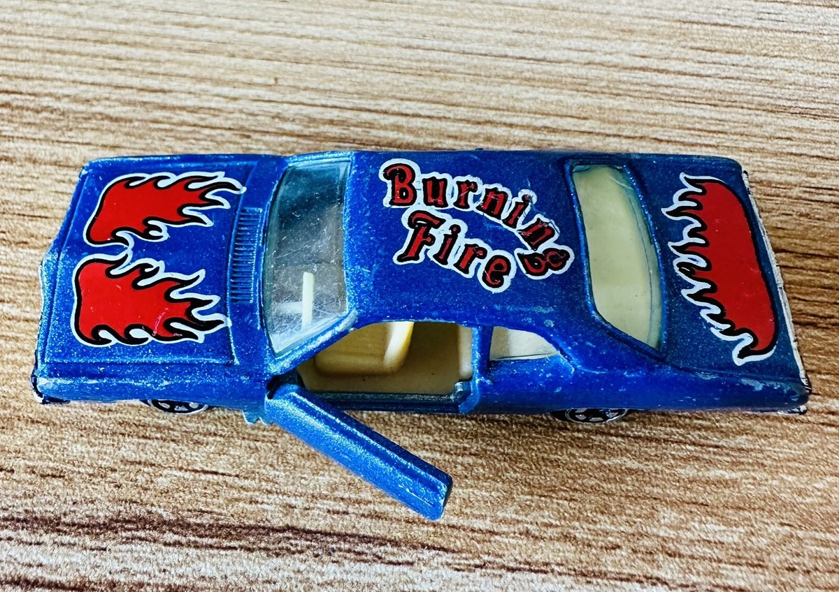 1:64 Yatming 1057 Metallic Blue Plymouth Duster Burning Fire-Doors