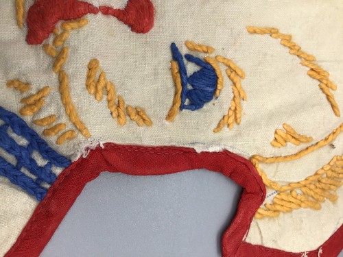 VTG Stamped Antique Hand Embroidered Puppy Dog Playing Drum Doll Pillow - Bild 7 von 8