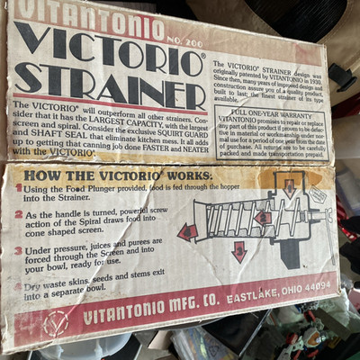 Victorio No 200 Food Strainer Tomato Juicer  Table Mount  never used w/ box,