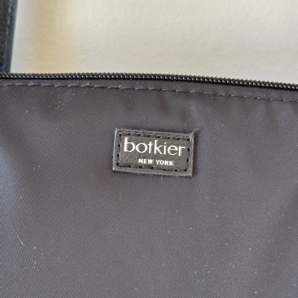 Bolso de Mano Botkier New York Bond Negro Nylon Apenas Usado Ligero Monedero de Viaje Foto 3 de 4