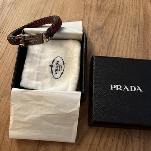 Prada. Bracelet Cuir Rouge Et Noir 