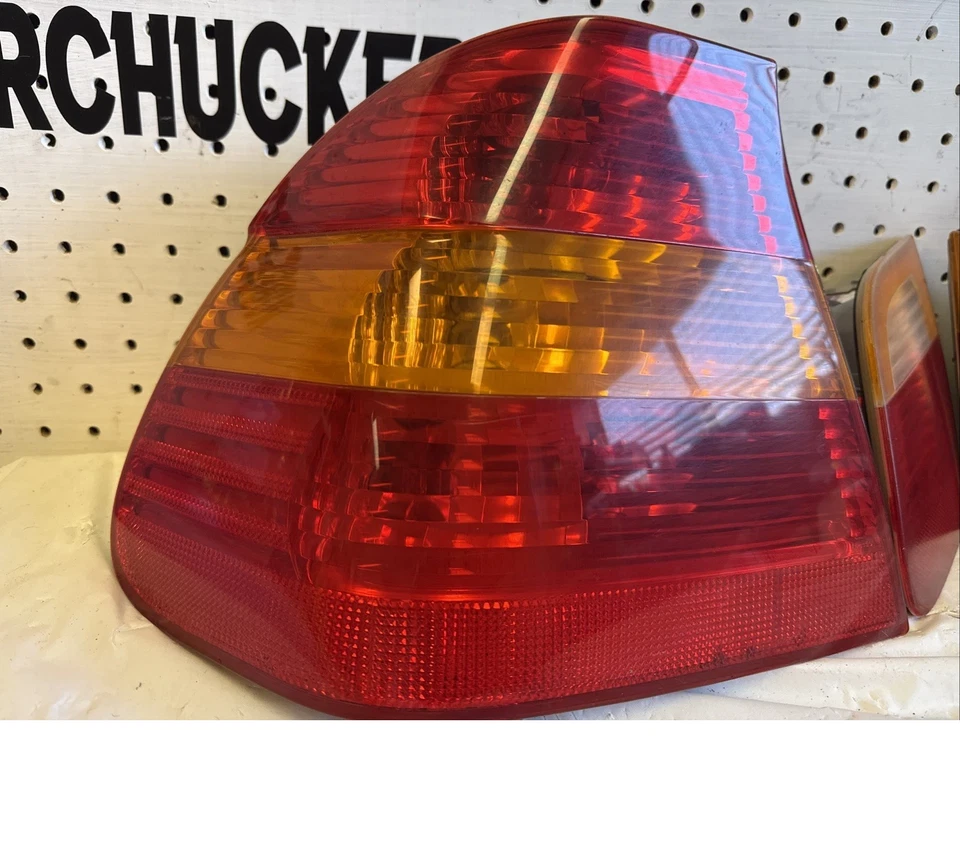 Juego de luces traseras izquierda y derecha BMW E46 1999-2005 sedán OEM 323i 325i 328i 330i Foto 2 de 4