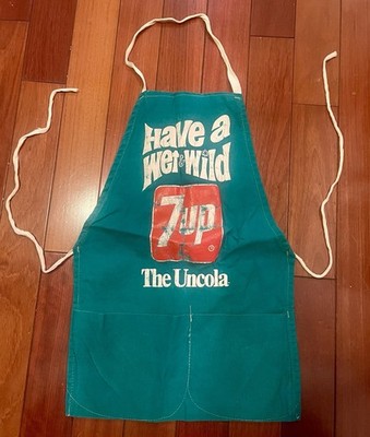 7 UP Soda Child's Green Apron Advertise ''Have a Wet & Wild 7 Up The Uncola'' Vtg